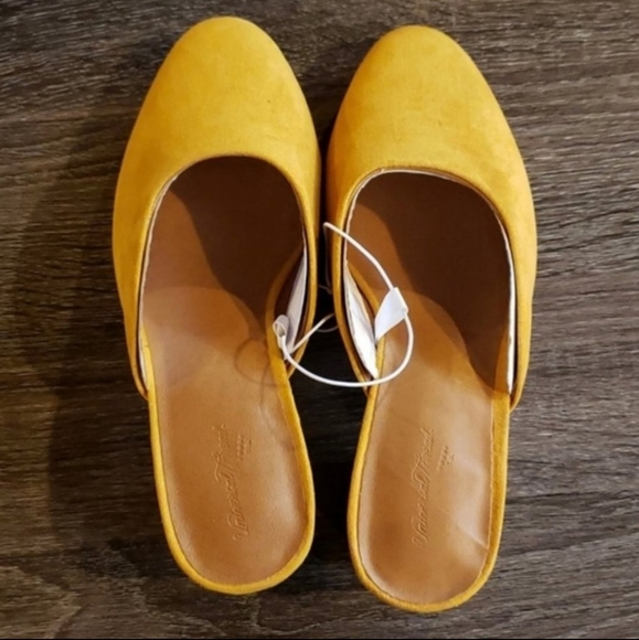 Universal Thread Mustard/Golden Wide Width Kitten Mule Sandals - Picture 5 of 9